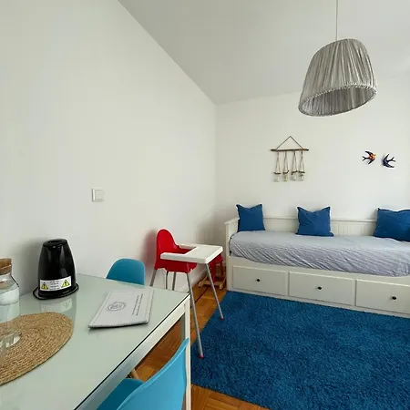 Bed & Breakfast 100 Contos 2*