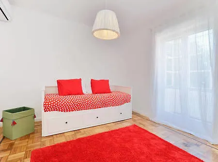 Bed & Breakfast 100 Contos 2*